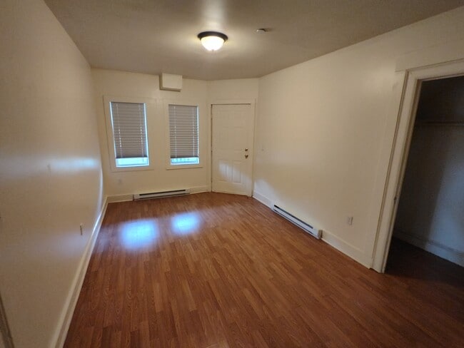 Building Photo - 446 Quincy Ave