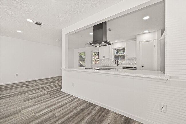 Building Photo - 11434 Loyola Dr