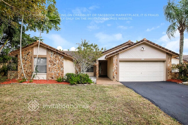 Building Photo - 365 NW 105th Dr