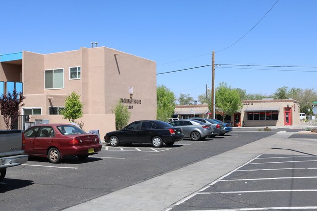 Apartments Near UNM - Kachina Apartments