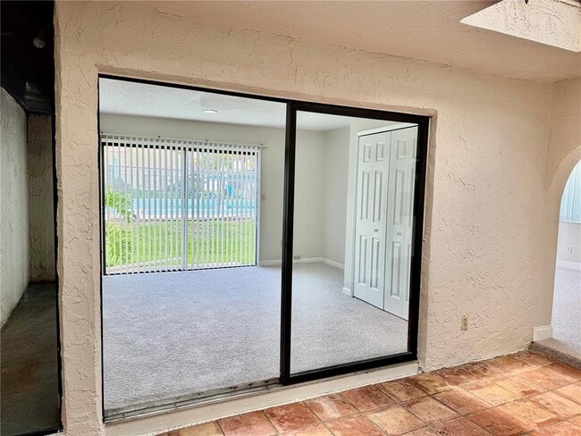 Building Photo - 633 Desoto Dr