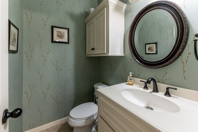 Building Photo - 422 River Oaks Dr