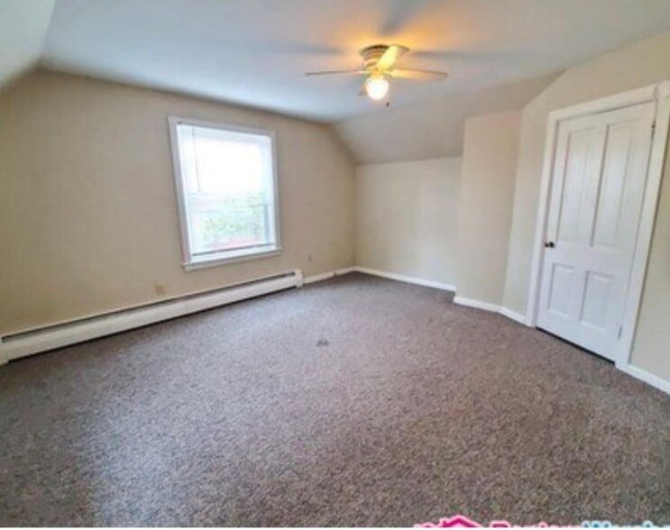 Building Photo - 627 7th Ave S