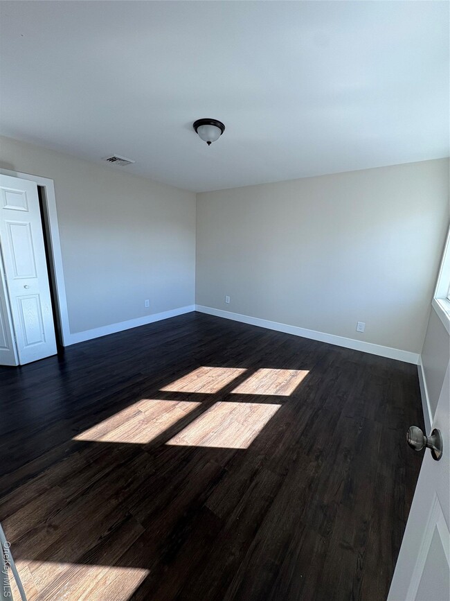 Building Photo - 579 Main St