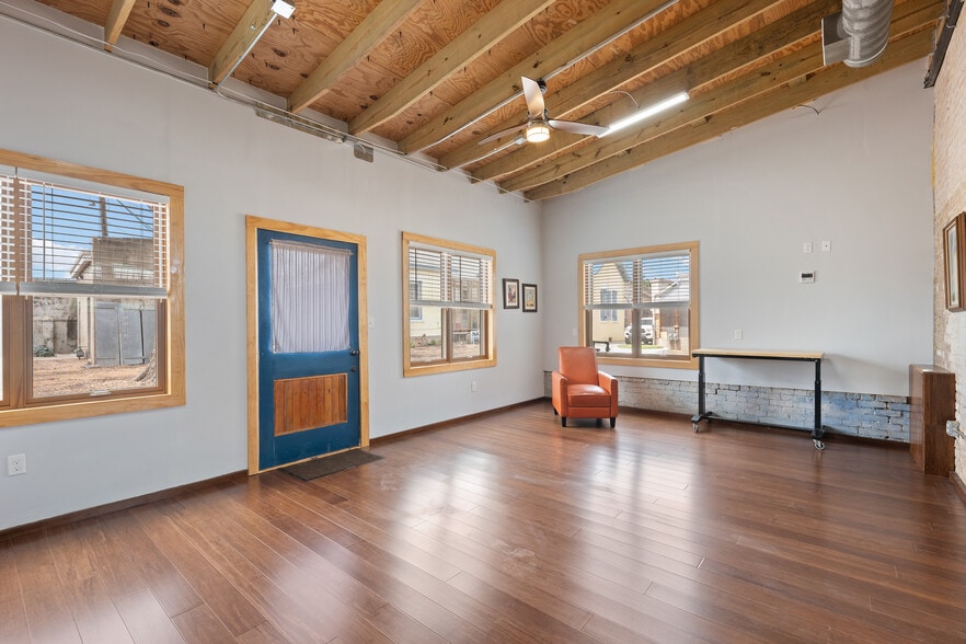 Living room - 1500 E Madison St