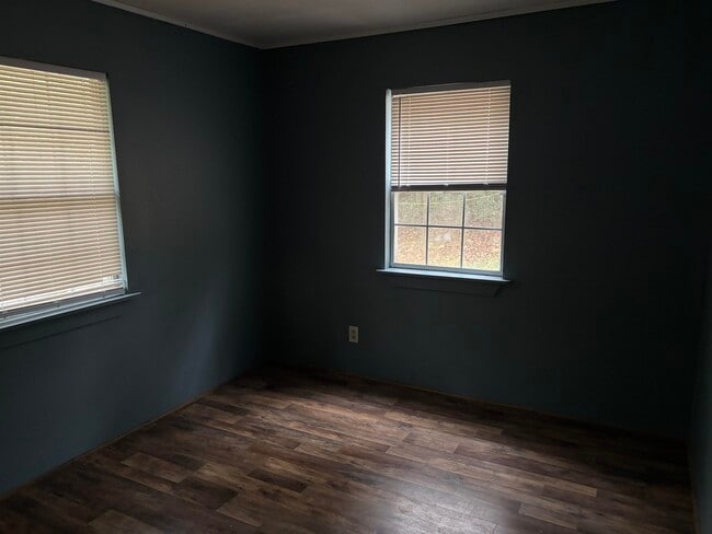 Building Photo - 2406 Country Club Dr