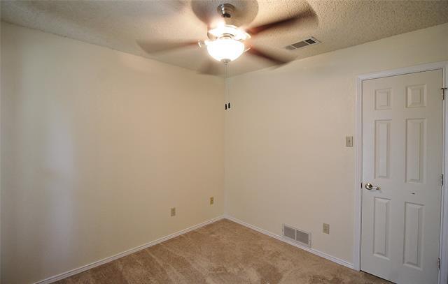 Building Photo - 906 Moore St