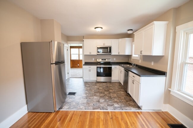 Building Photo - 1305 Cottage Ln