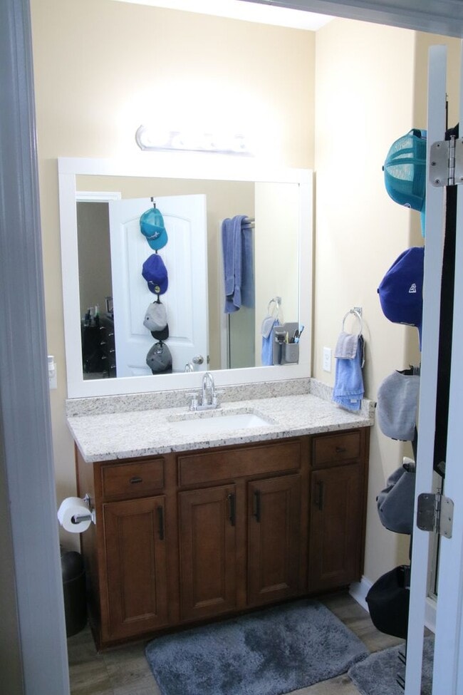 Building Photo - 4 Bdr/2.5 Bth 2048 sqft- Bradley Point - Savannah GA