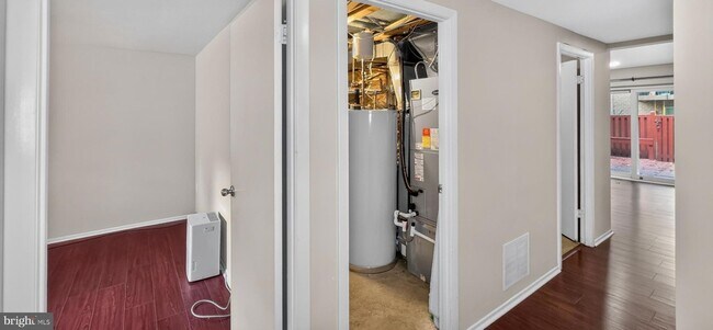 Building Photo - 9814 Rainleaf Ct