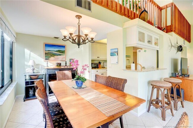 Building Photo - 233 NE Edgewater Dr