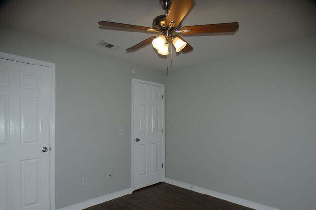 Building Photo - 4-Bedroom Home On Cul-De-Sac