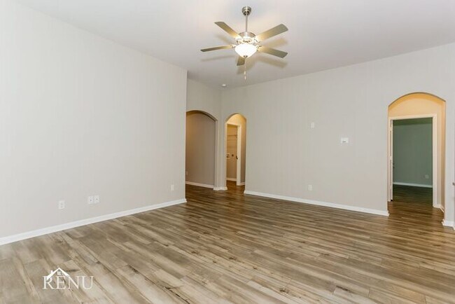 Building Photo - 2026 Delta Downs Dr