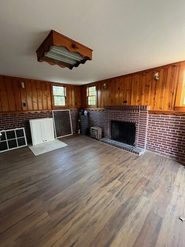 Building Photo - Beautifully Updated House in Forest Hills!