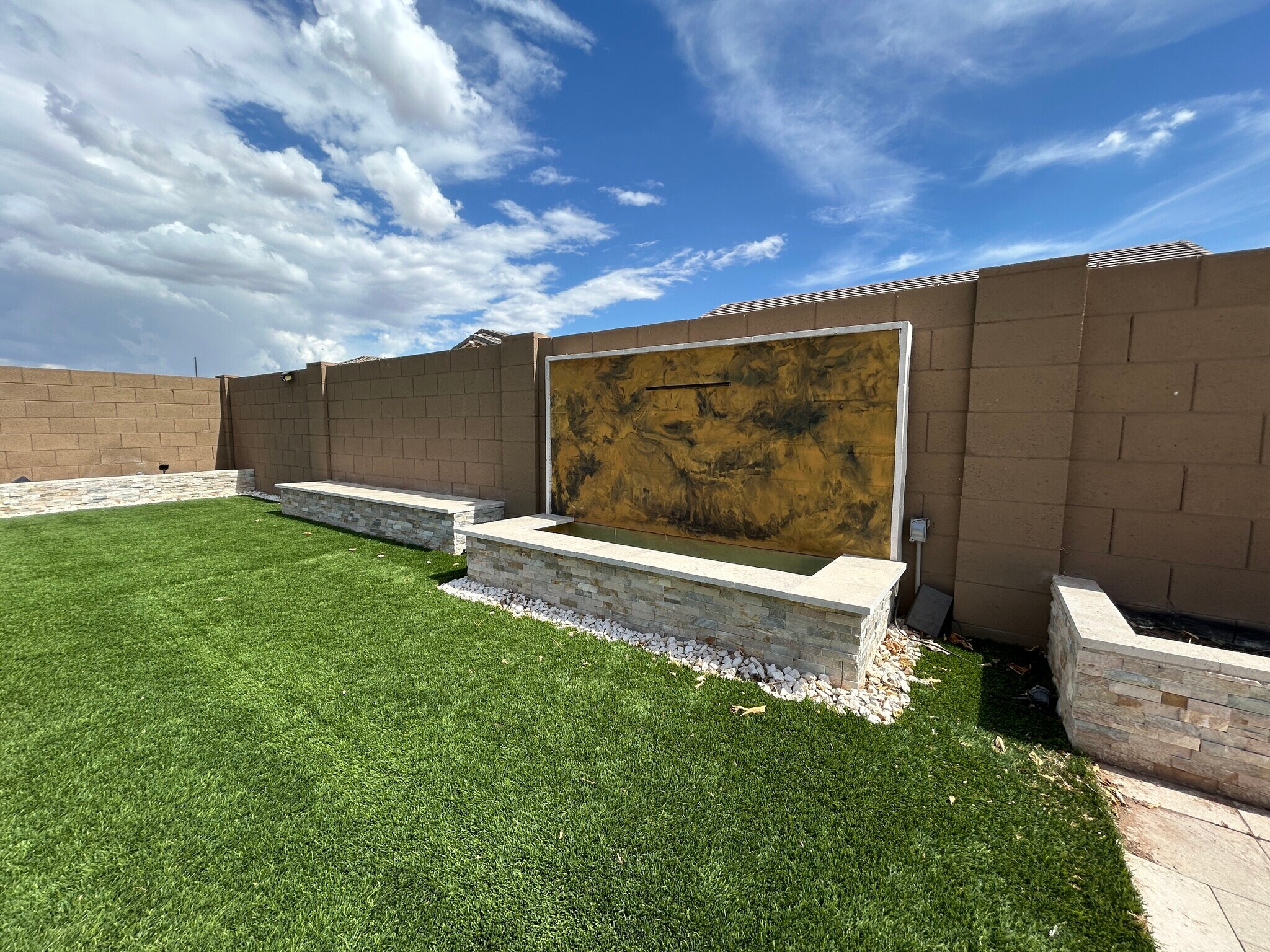 Building Photo - 2241 E Meadowview Ct