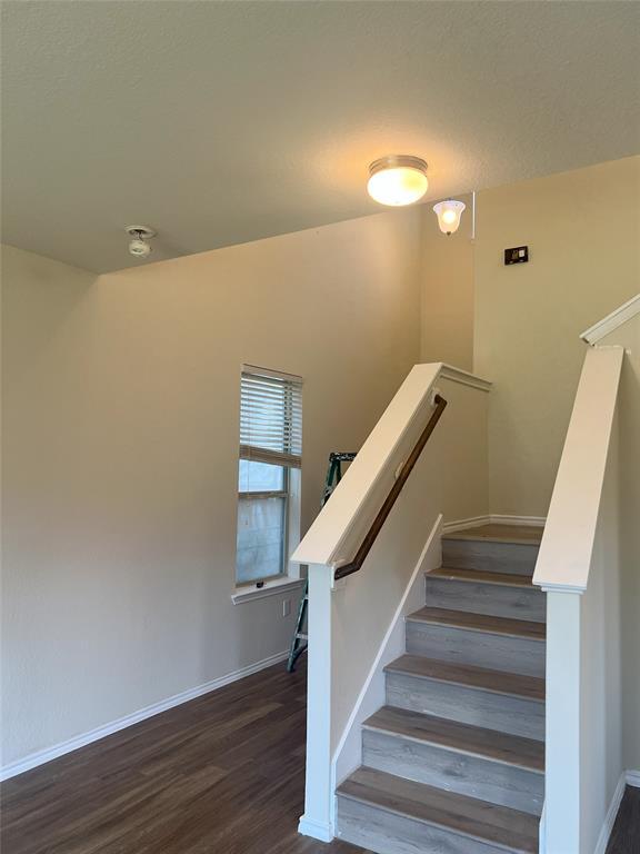 Building Photo - 15827 Sunny Stone Dr