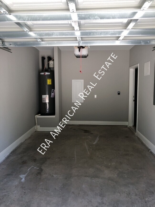 Building Photo - 999 Skylark Rd