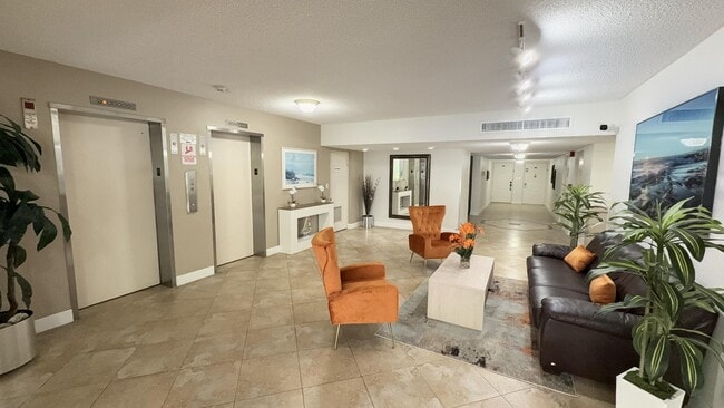 Building Photo - 3900 Oaks Clubhouse Dr