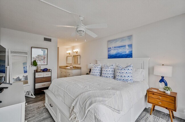 Building Photo - 225 S Beach Rd