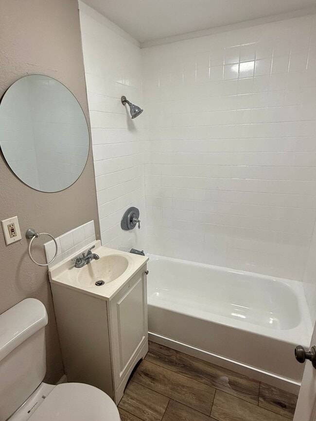 Building Photo - Beautiful 3/1 in Clearwater Available Now!