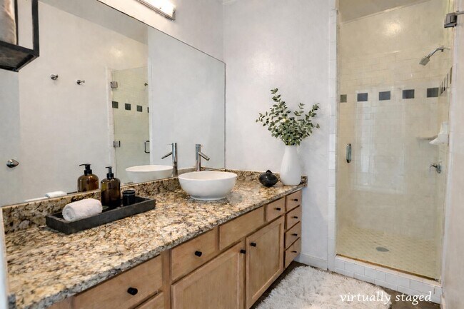 Building Photo - 420 N Adams St