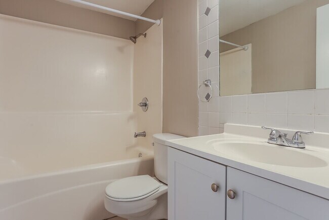 Building Photo - 1983 SE Floresta Dr