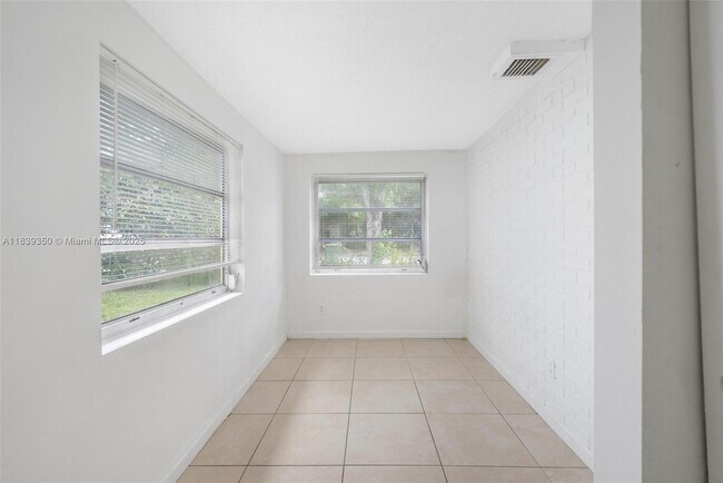 Building Photo - 700 SW 67th Ave
