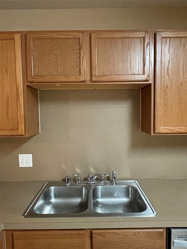 Building Photo - 14223 Bishop Bend Ln