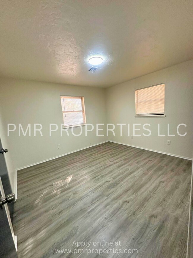 Building Photo - 4 Bedrooms - 1.5 Bathroom House