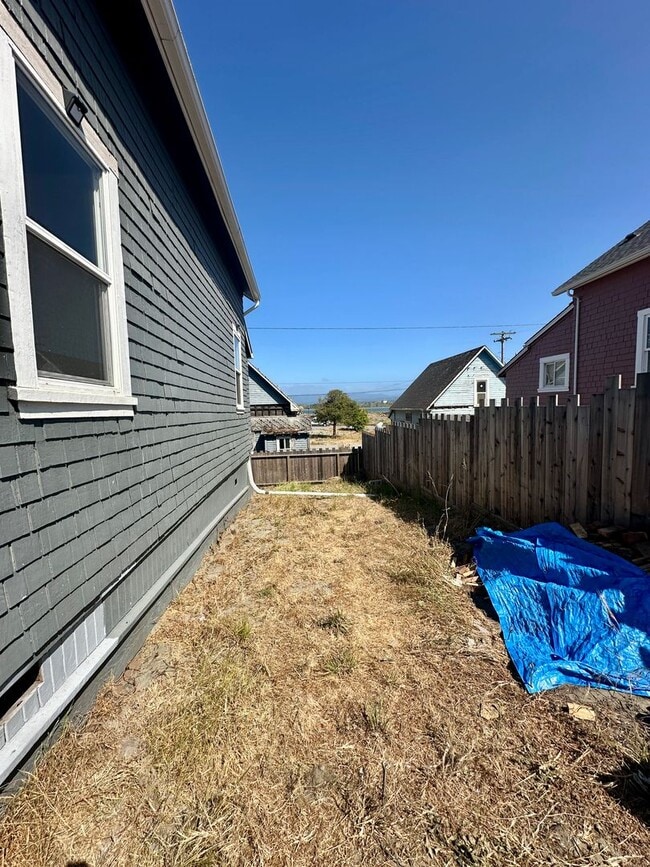 Building Photo - Charming 2-Bedroom Cottage on the Samoa Pe...