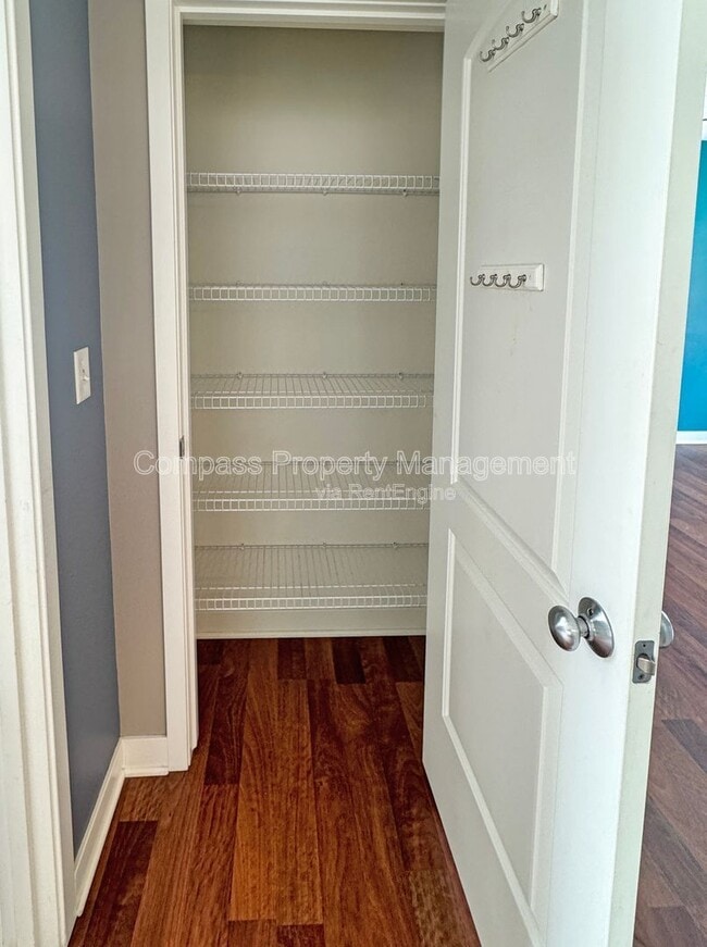 Building Photo - 2565 Orchard View Dr NE