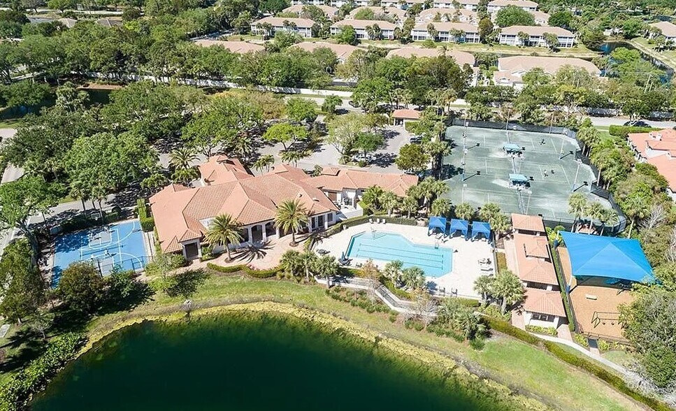 Building Photo - 1750 San Bernadino Way