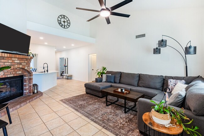 Building Photo - 4113 W Cielo Grande