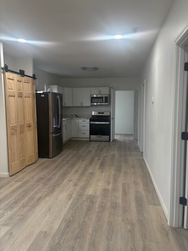 Building Photo - Gary Rental