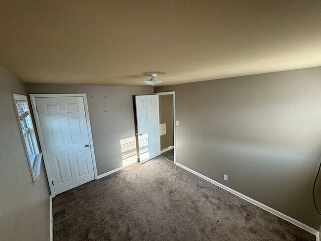 Building Photo - 8039-8041-8041 W Beckett Ave