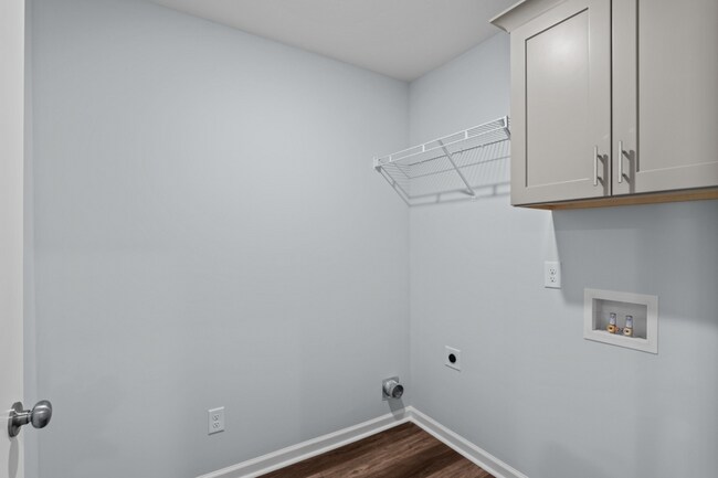 Building Photo - 8922 Snelling Dr