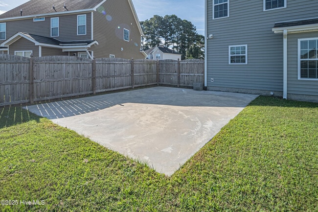 Building Photo - 808 Jade Ln