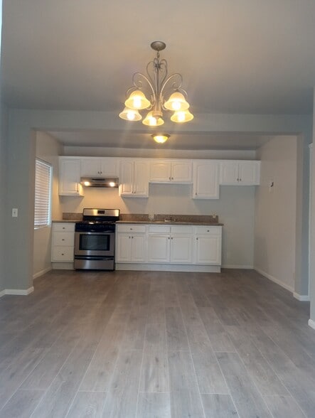 Building Photo - 11619 Archwood St
