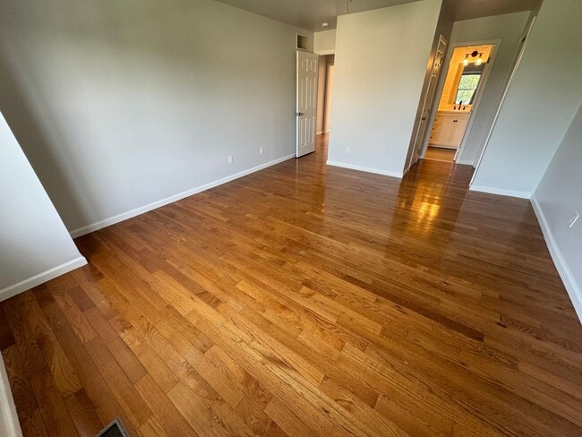 Building Photo - THREE BEDROOM  w Finished Basement- PARKLA...
