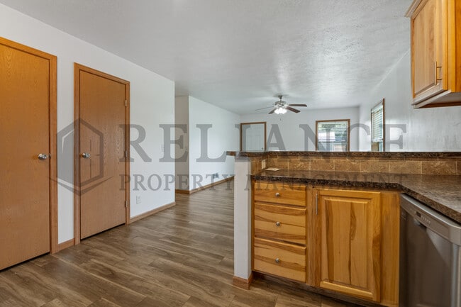 Building Photo - 305 S Elm St