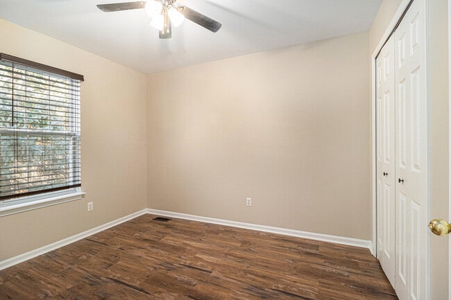 Building Photo - 43294 Silverwood Dr