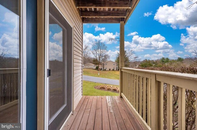 Building Photo - 10247 Redtail Ct