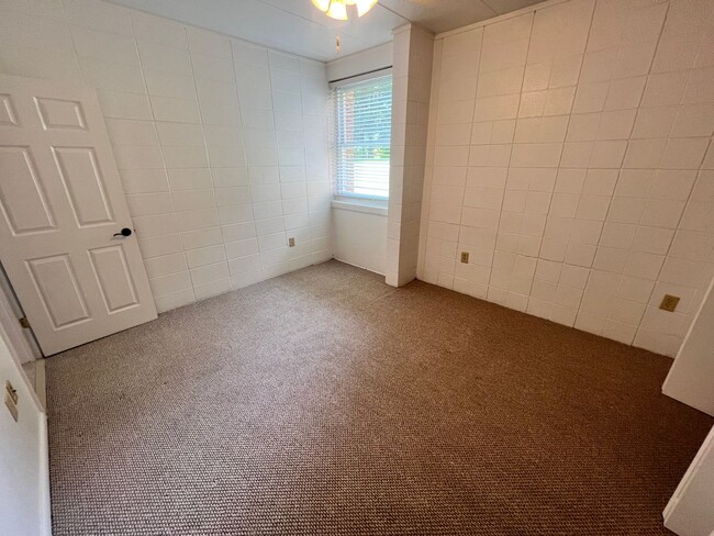 Building Photo - Blacksburg, 2BR / 1 BA, Available