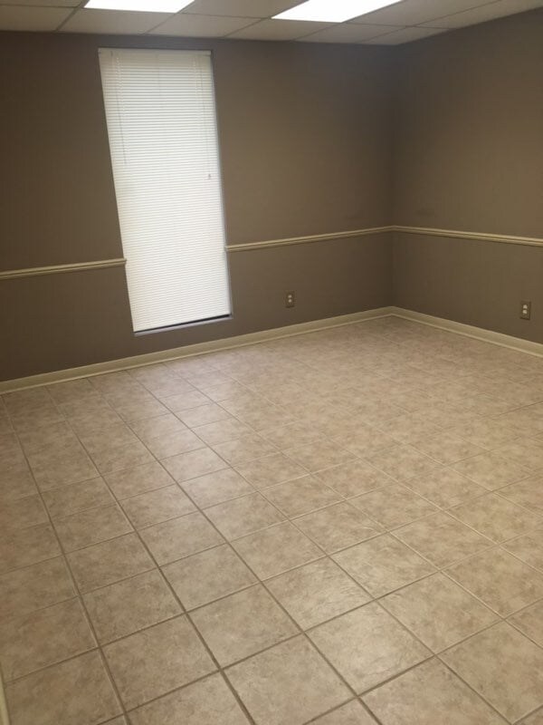 Building Photo - 446 Forest Square