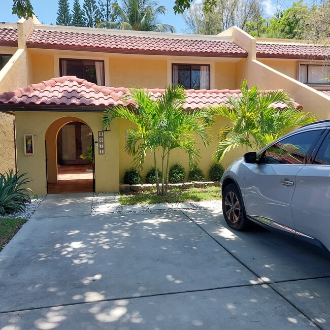 Building Photo - 3871 Alcantara Ave