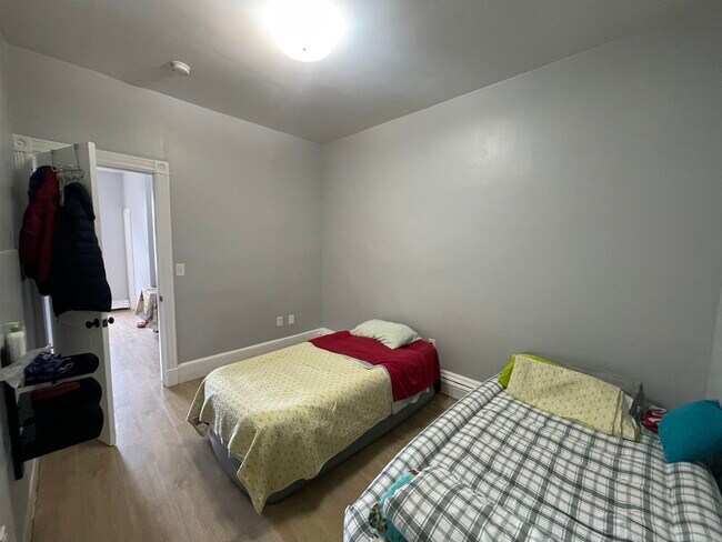 Building Photo - 2018 Bergenline Ave