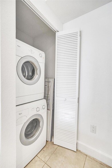 Building Photo - 1830 Radius Dr