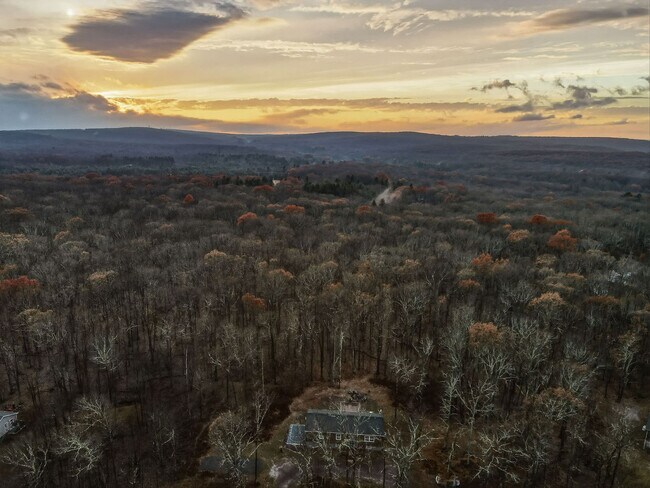 Building Photo - 255 Hillary Dr W