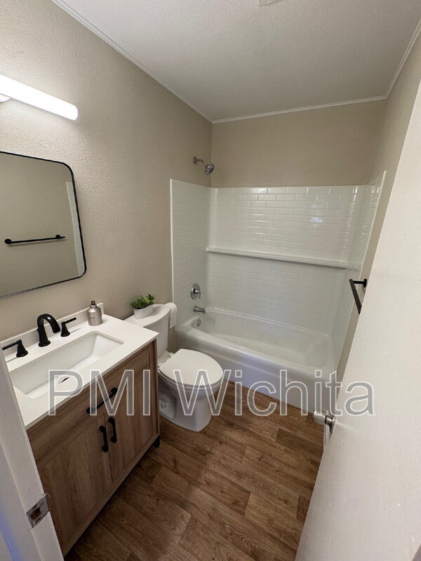 Building Photo - 713 N Dougherty Ave