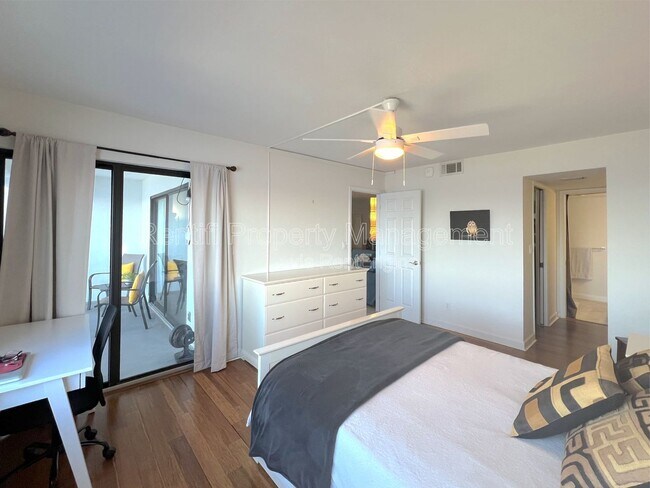 Building Photo - 2711 First Street